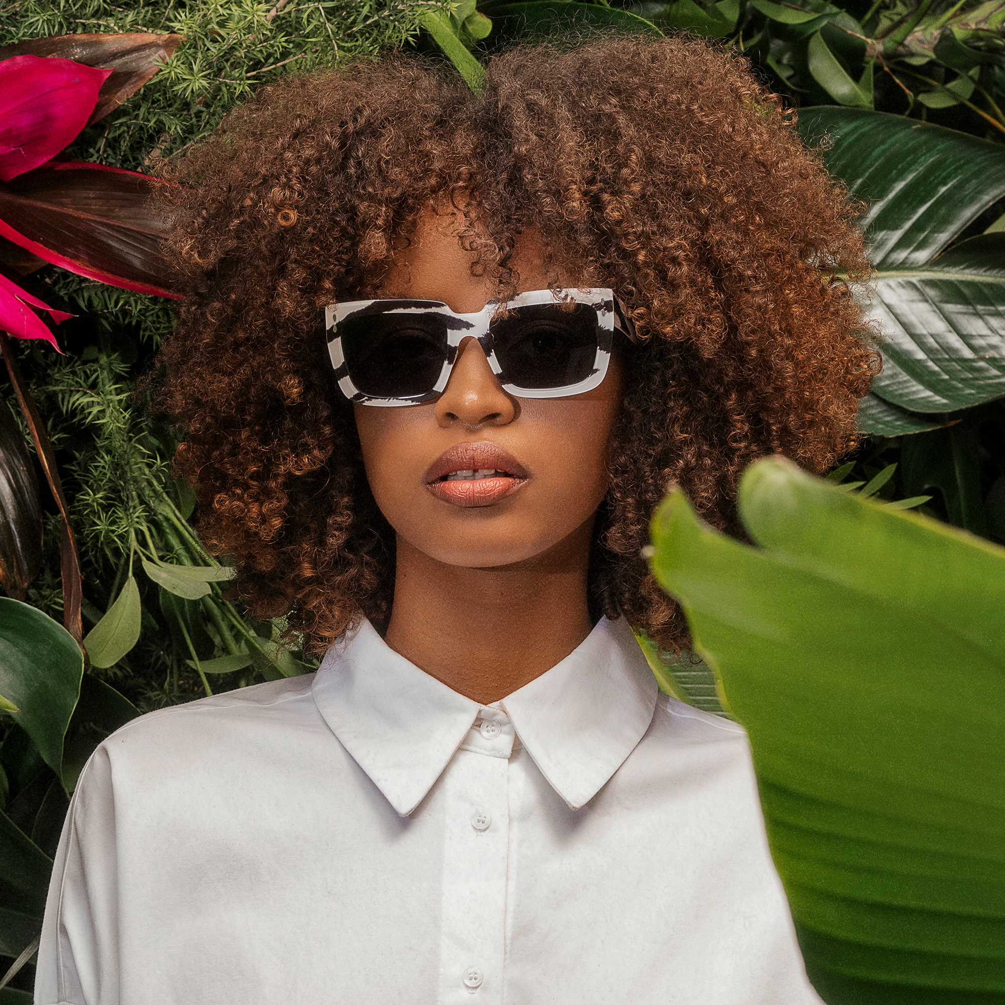 Buy ISABEL MARANT Square Sunglasses Online | MAGRABi KSA display picture 3